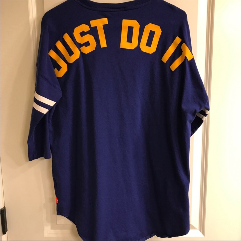 Nike 3/4 Length Tee Style Shirt